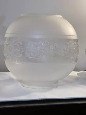 08502I B-P LAMP Frosted Beaded Bow Scroll Design Gas Shade