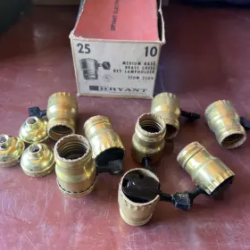 Bryant 6098-pg Medium Base Brass Shell Key Lamp Holder Lot Bryant 6098-pg Medium Base Brass Shell Key Lamp Holder Lot