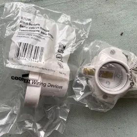 S752W COOPER Wiring Devices Cleat Sockets Maximum Lamp