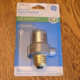 18265 GE Automatic Light Control Dusk Dawn Sensor