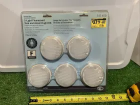 747-450 HAMPTON BAY Nos Fluorescent Task Accent Light Plug