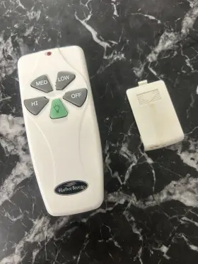 ID-2AAZPFAN5ST HAMPTON BAY Harbor Breez Remote Control