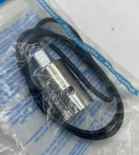 065-907 LEVITON Incandescent Lampholder Candelabra Base