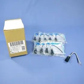 10014-500 LEVITON Candelabra Base Lamp Holders Light Socket
