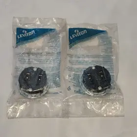 3ZL09 LEVITON Lamp Holder Socket
