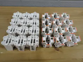 547022 LEVITON Cfl Lampholder Base Bottom