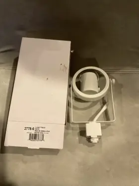 V2778 VOLUME LIGHTING Line Voltage Track Tall Head