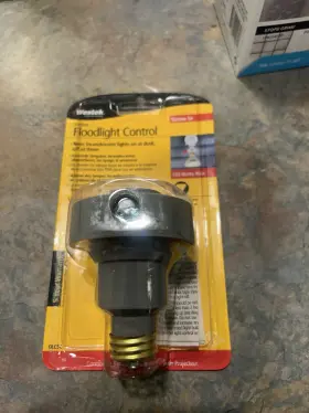 LC06C WESTEK Dusk Dawn Screw Light Control
