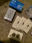 Leviton Smartlock Pro Lighted Receptacle Outlet Gray 7899-hgg & 4 Wallplates New. Fixed Price $29.99.